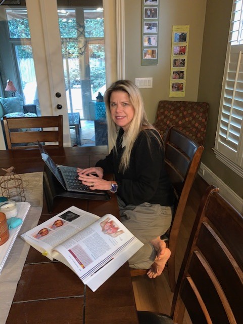 2020 Alabama Schweitzer Fellow for Life Tanya Nix, seated in front of her laptop and turned towards the camera.